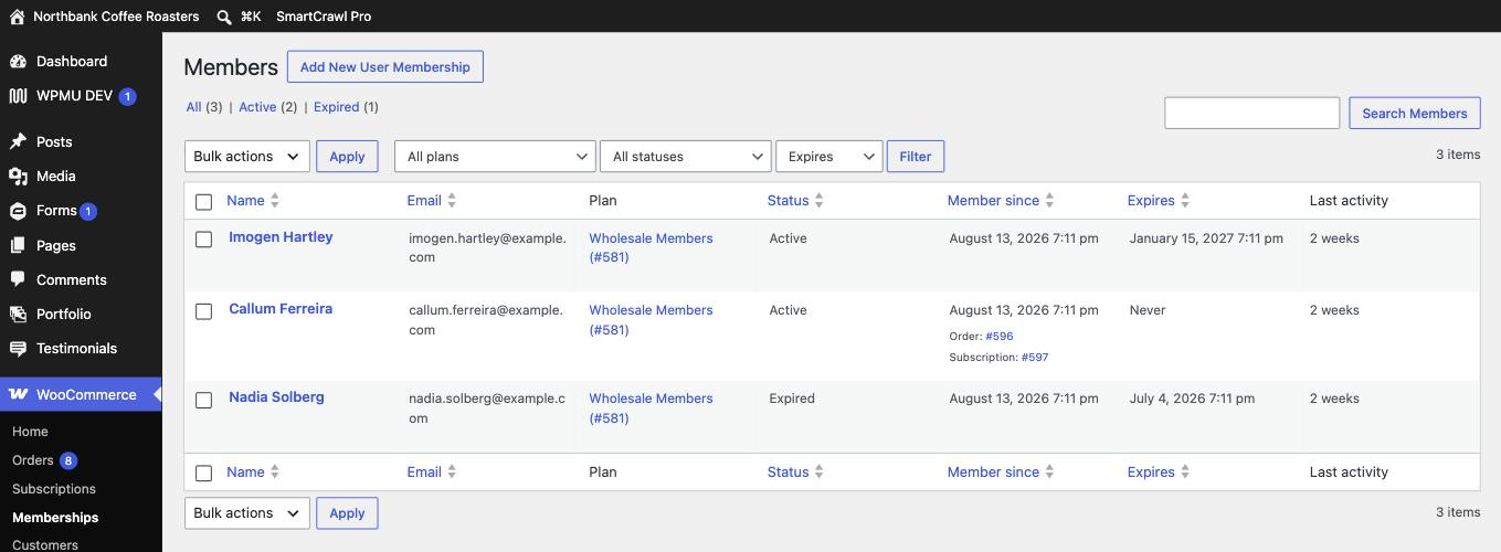 The WooCommerce Memberships Members admin list showing three members with their plan name, a coloured status label reading active or expired, the date the membership started and the date it expires